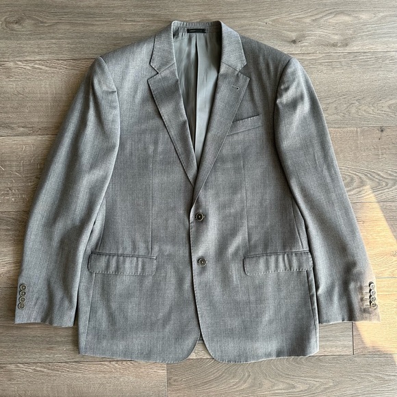 Armani Collezioni G-Line New Basic Two-Piece Wool Suit - Picture 3 of 16